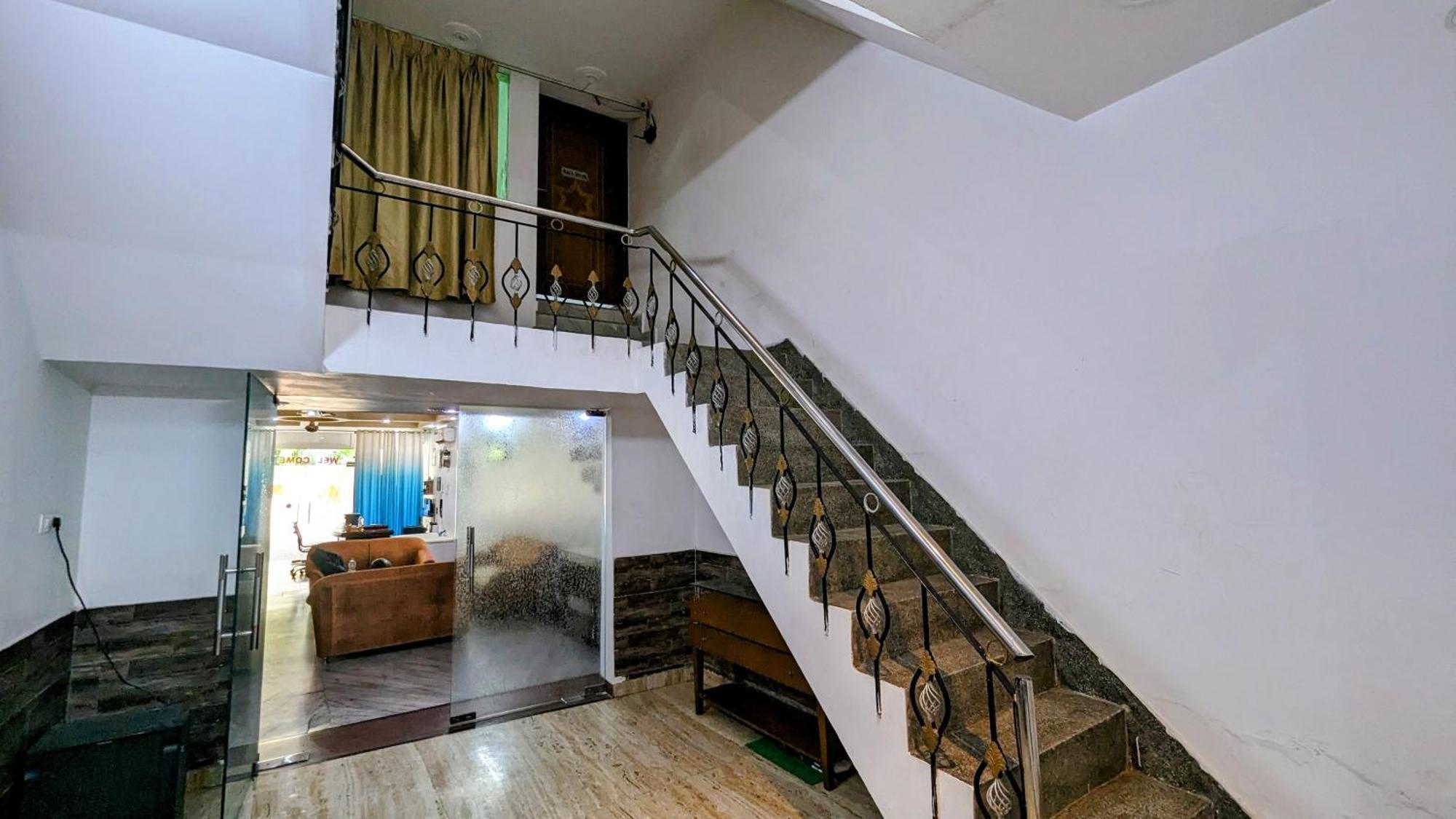 Hotel Lecston @Yashobhoomi Dwarka Sector - 25 Metro Station Delhi  Bagian luar foto