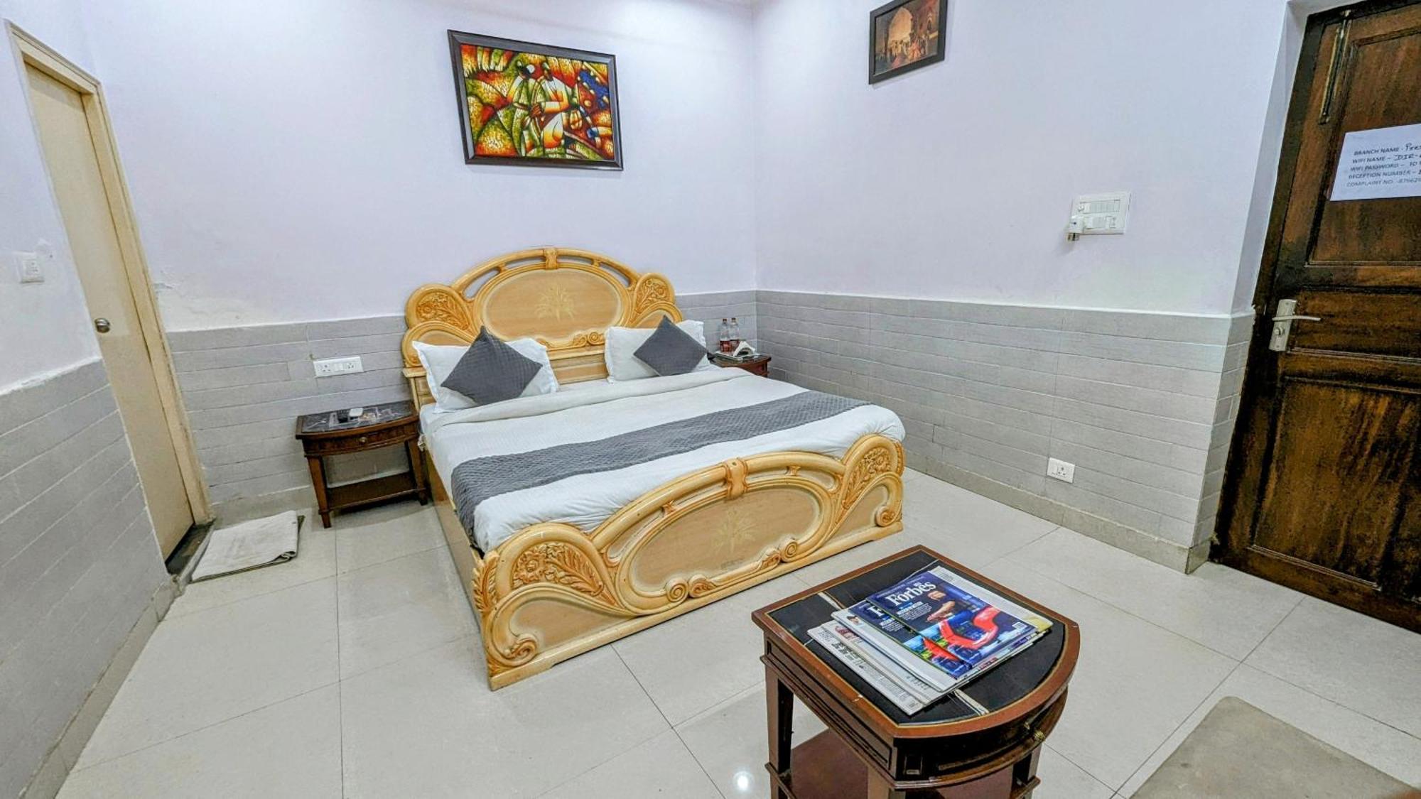 Hotel Lecston @Yashobhoomi Dwarka Sector - 25 Metro Station Delhi  Bagian luar foto
