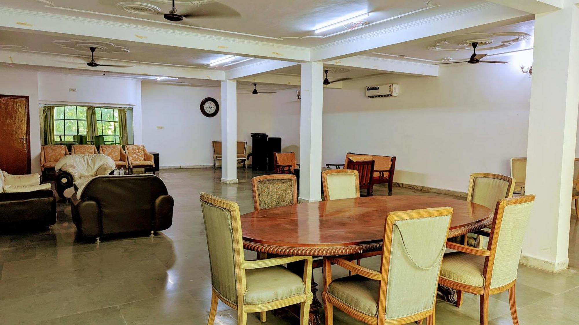 Hotel Lecston @Yashobhoomi Dwarka Sector - 25 Metro Station Delhi  Bagian luar foto