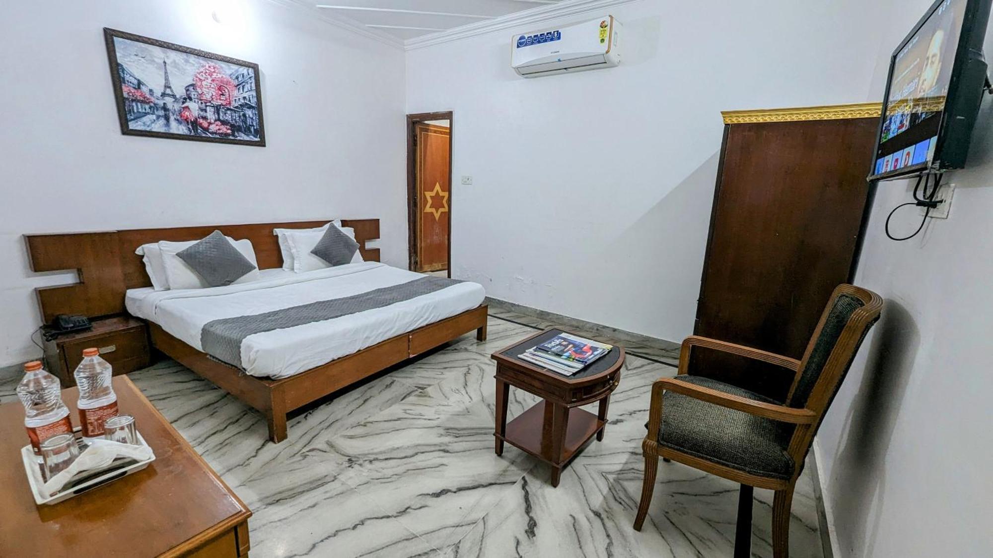 Hotel Lecston @Yashobhoomi Dwarka Sector - 25 Metro Station Delhi  Bagian luar foto
