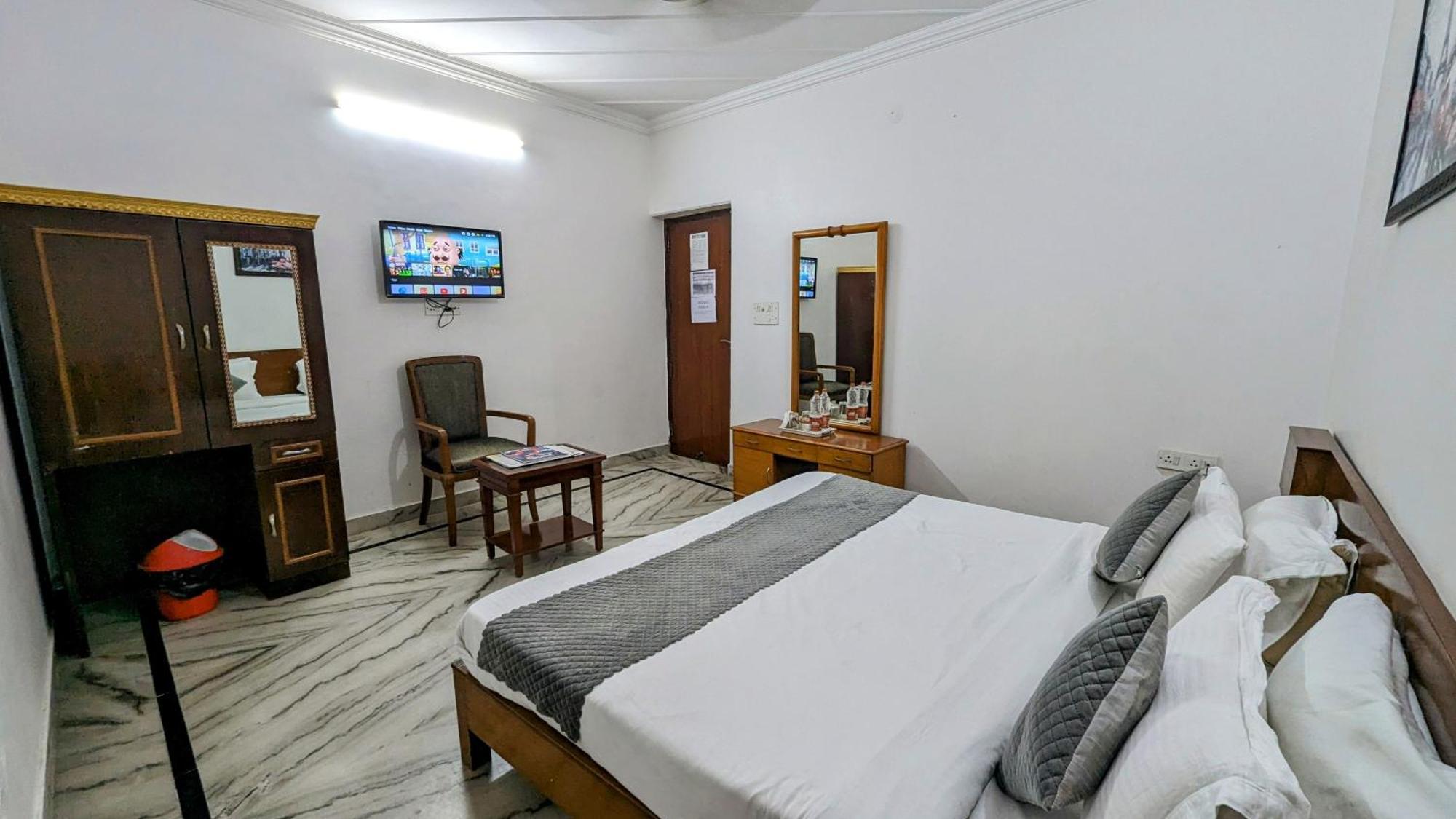 Hotel Lecston @Yashobhoomi Dwarka Sector - 25 Metro Station Delhi  Bagian luar foto