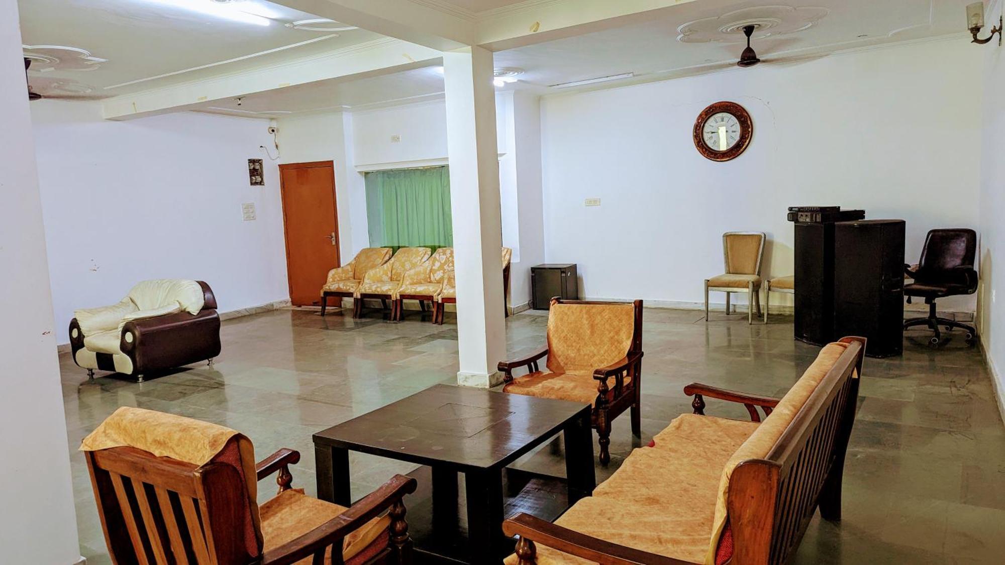 Hotel Lecston @Yashobhoomi Dwarka Sector - 25 Metro Station Delhi  Bagian luar foto