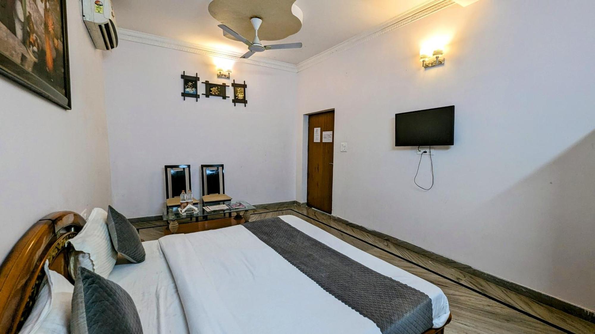 Hotel Lecston @Yashobhoomi Dwarka Sector - 25 Metro Station Delhi  Bagian luar foto
