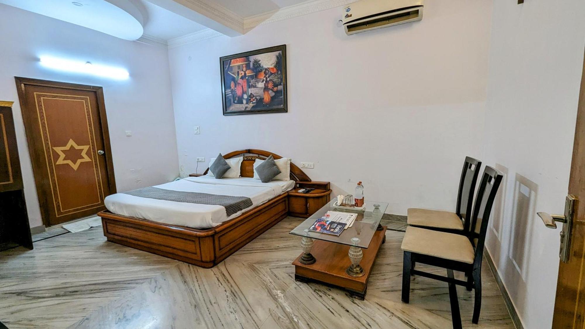 Hotel Lecston @Yashobhoomi Dwarka Sector - 25 Metro Station Delhi  Bagian luar foto