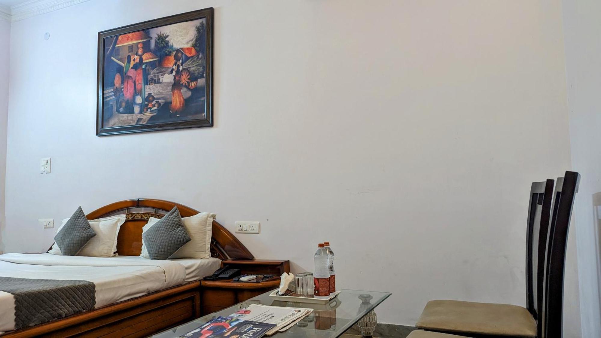 Hotel Lecston @Yashobhoomi Dwarka Sector - 25 Metro Station Delhi  Bagian luar foto