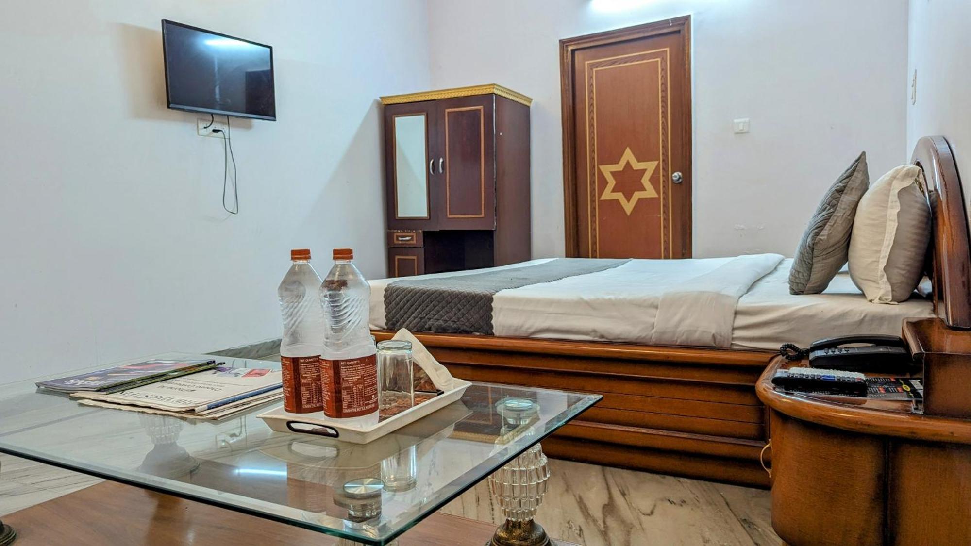 Hotel Lecston @Yashobhoomi Dwarka Sector - 25 Metro Station Delhi  Bagian luar foto