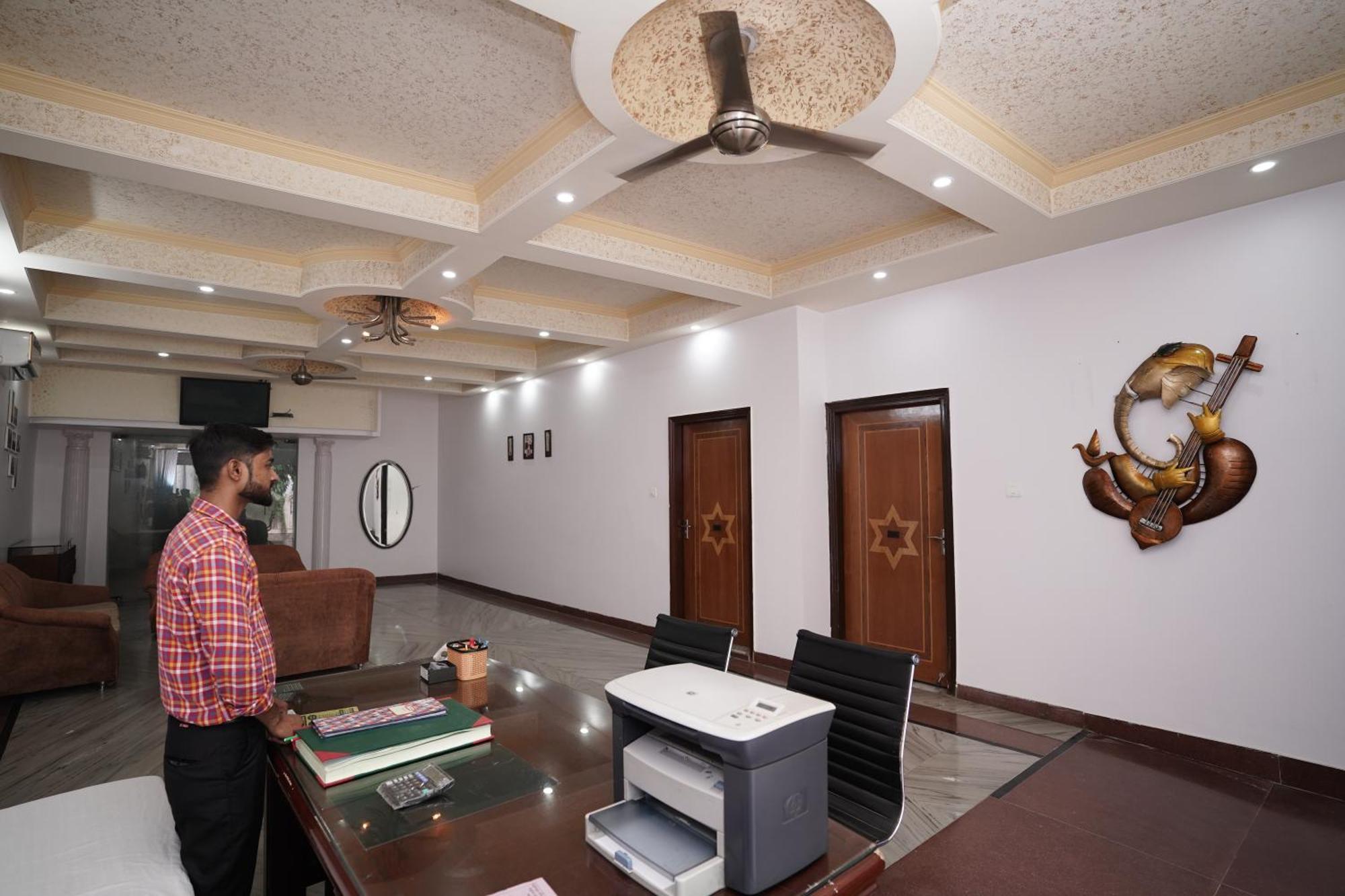 Hotel Lecston @Yashobhoomi Dwarka Sector - 25 Metro Station Delhi  Bagian luar foto