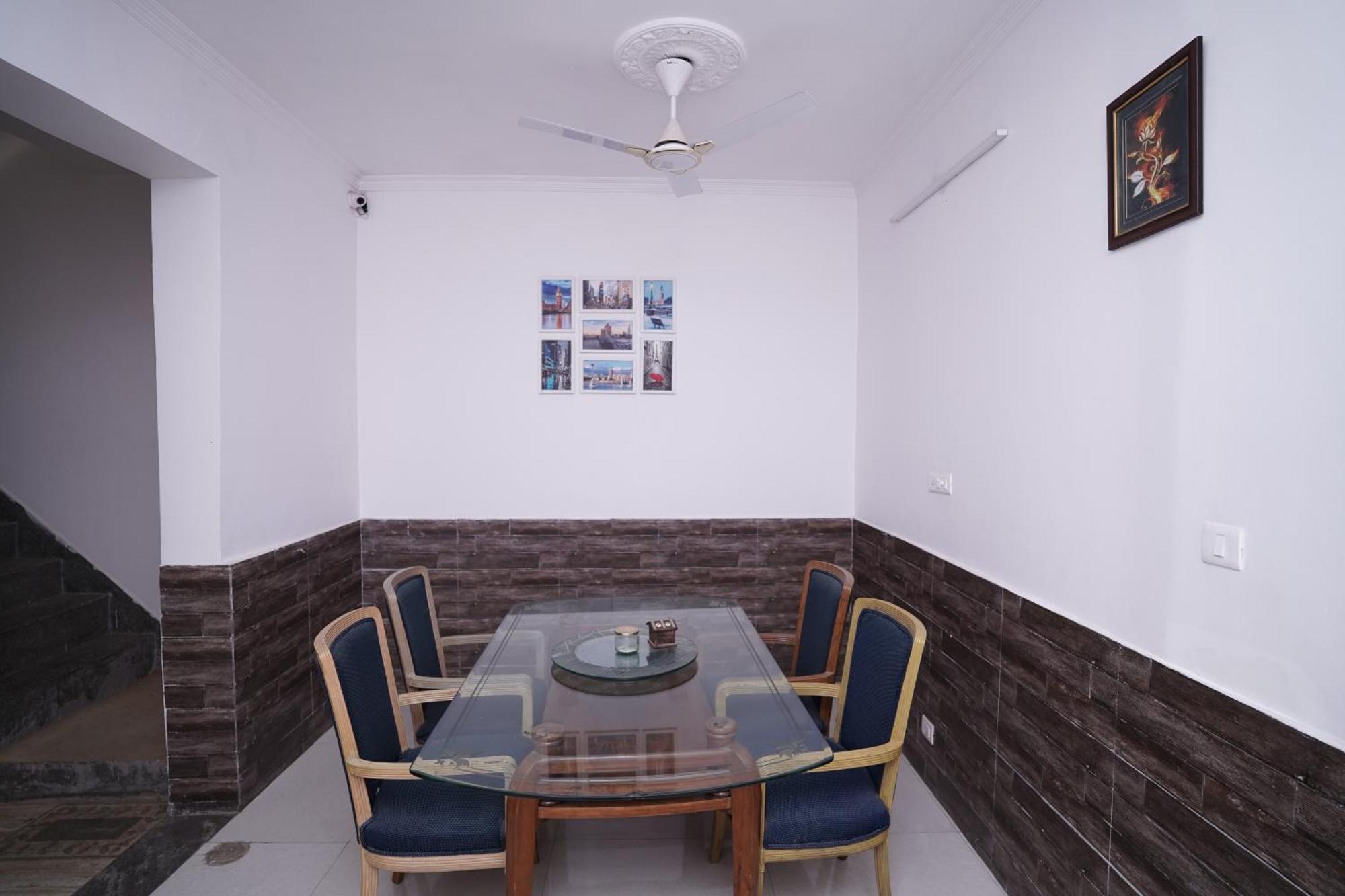 Hotel Lecston @Yashobhoomi Dwarka Sector - 25 Metro Station Delhi  Bagian luar foto