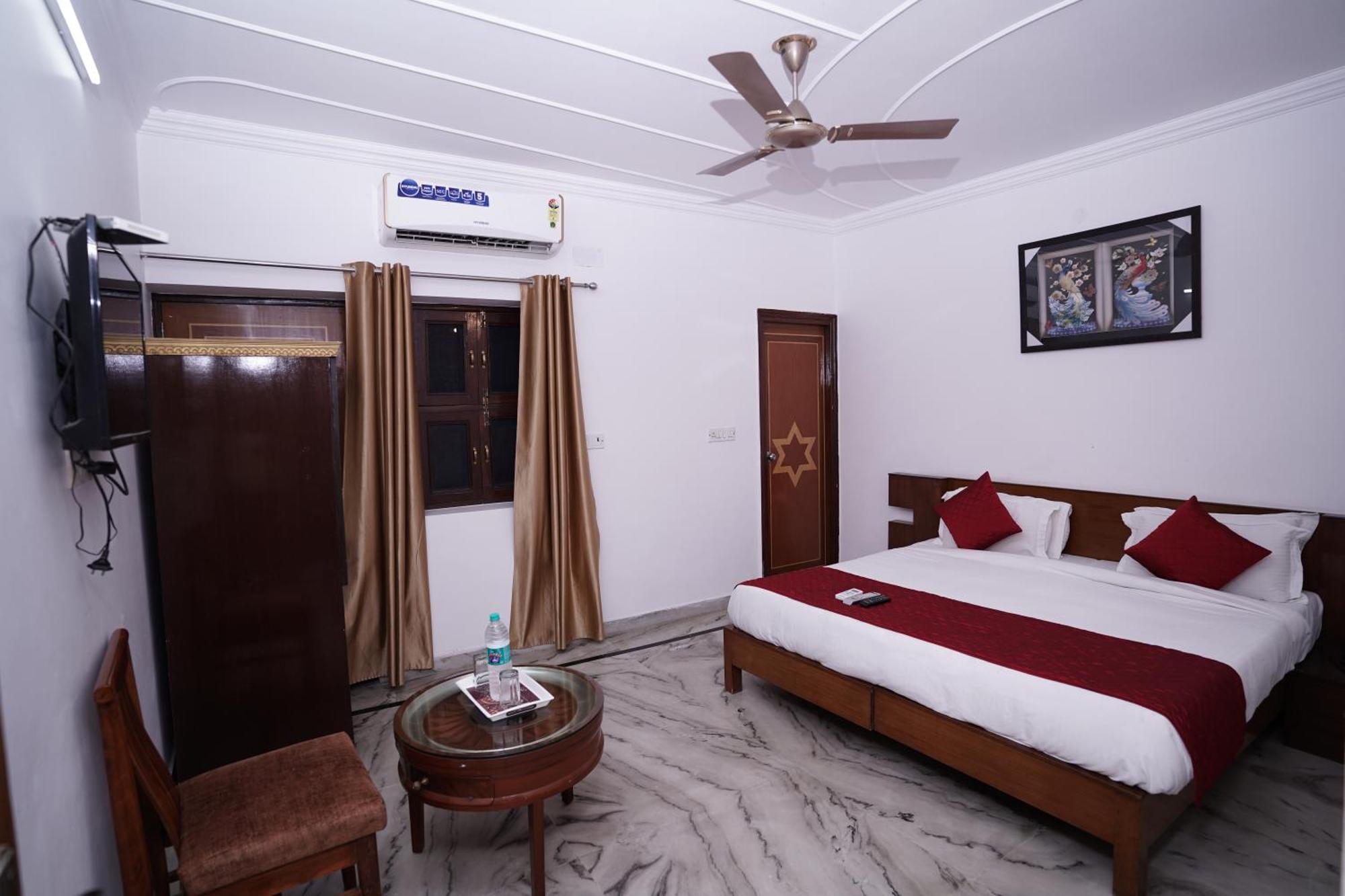 Hotel Lecston @Yashobhoomi Dwarka Sector - 25 Metro Station Delhi  Bagian luar foto