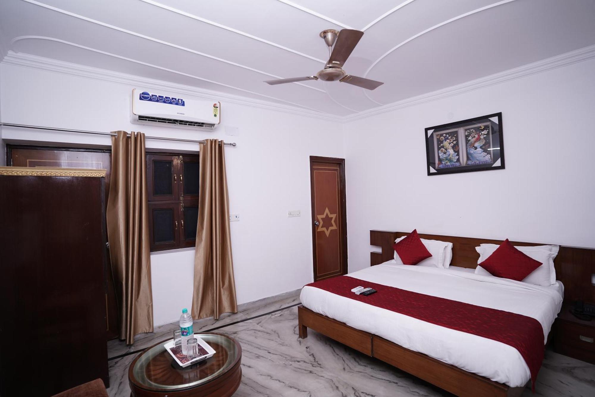 Hotel Lecston @Yashobhoomi Dwarka Sector - 25 Metro Station Delhi  Bagian luar foto