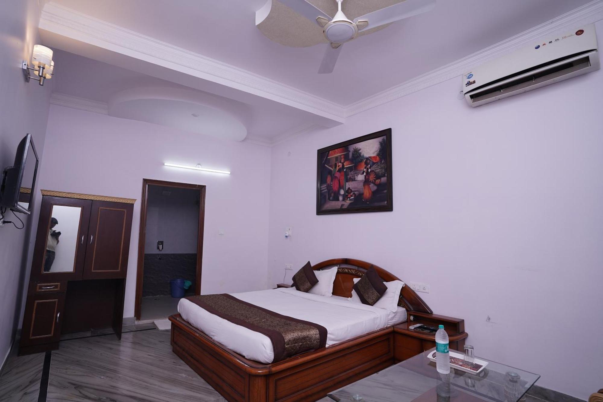 Hotel Lecston @Yashobhoomi Dwarka Sector - 25 Metro Station Delhi  Bagian luar foto