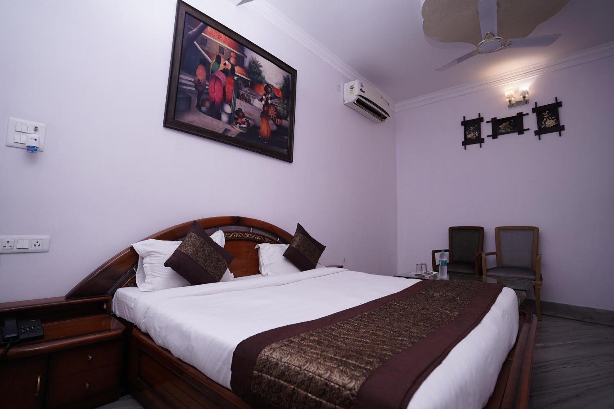 Hotel Lecston @Yashobhoomi Dwarka Sector - 25 Metro Station Delhi  Bagian luar foto
