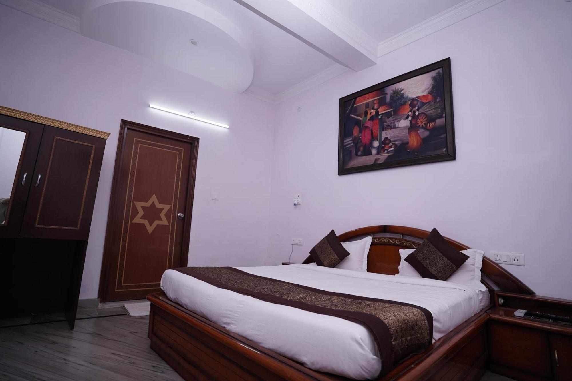 Hotel Lecston @Yashobhoomi Dwarka Sector - 25 Metro Station Delhi  Bagian luar foto
