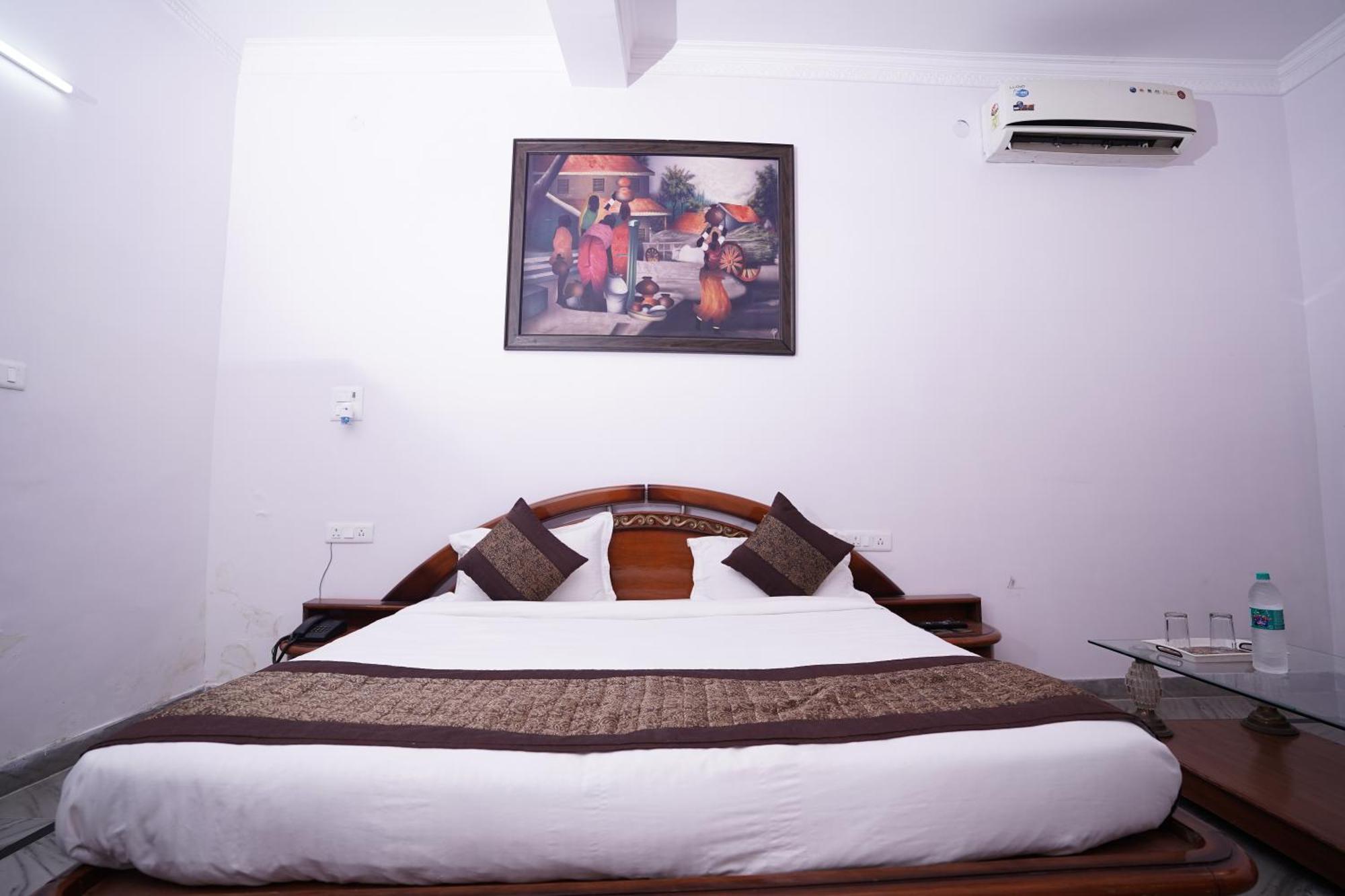 Hotel Lecston @Yashobhoomi Dwarka Sector - 25 Metro Station Delhi  Bagian luar foto