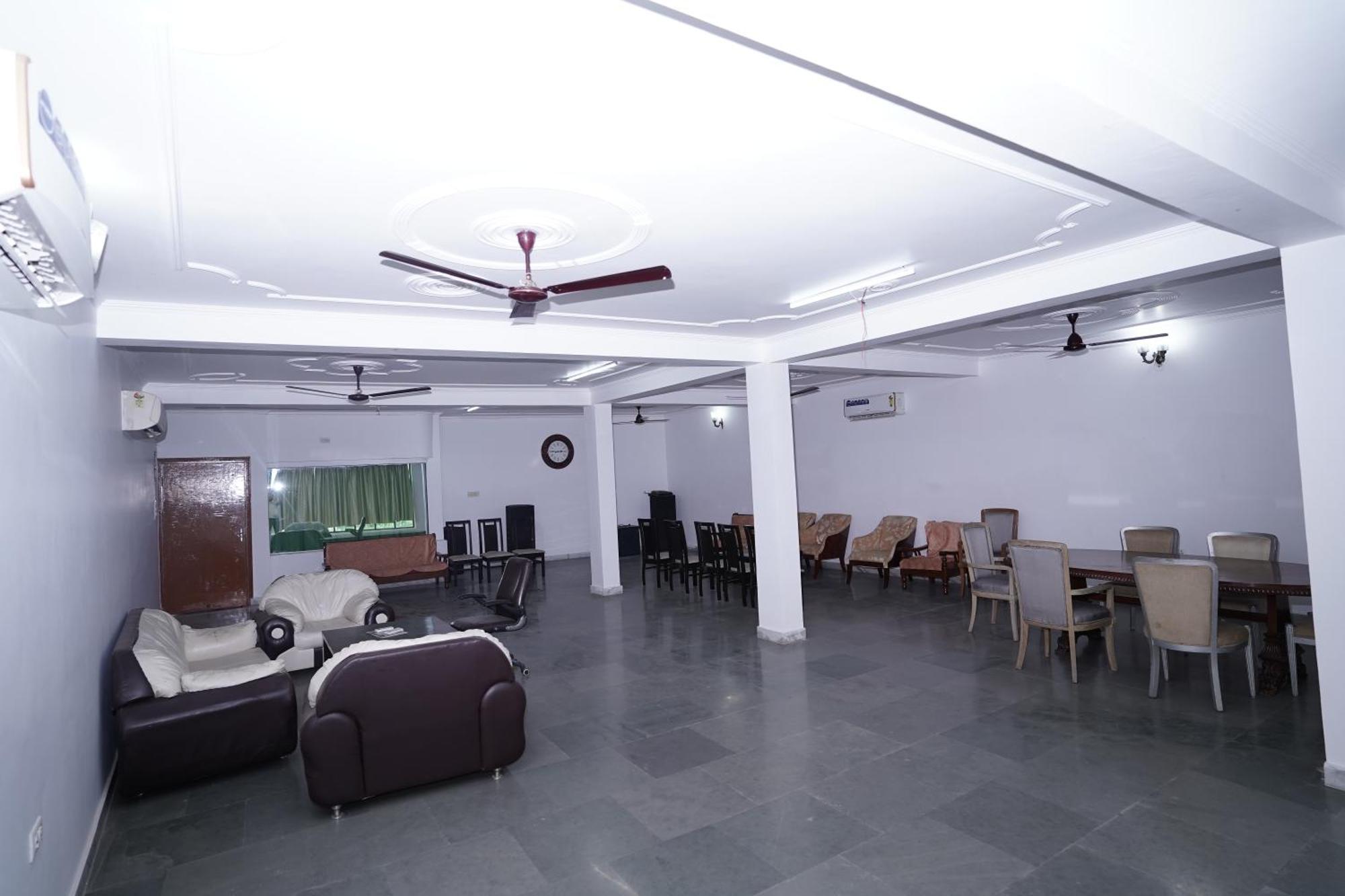 Hotel Lecston @Yashobhoomi Dwarka Sector - 25 Metro Station Delhi  Bagian luar foto