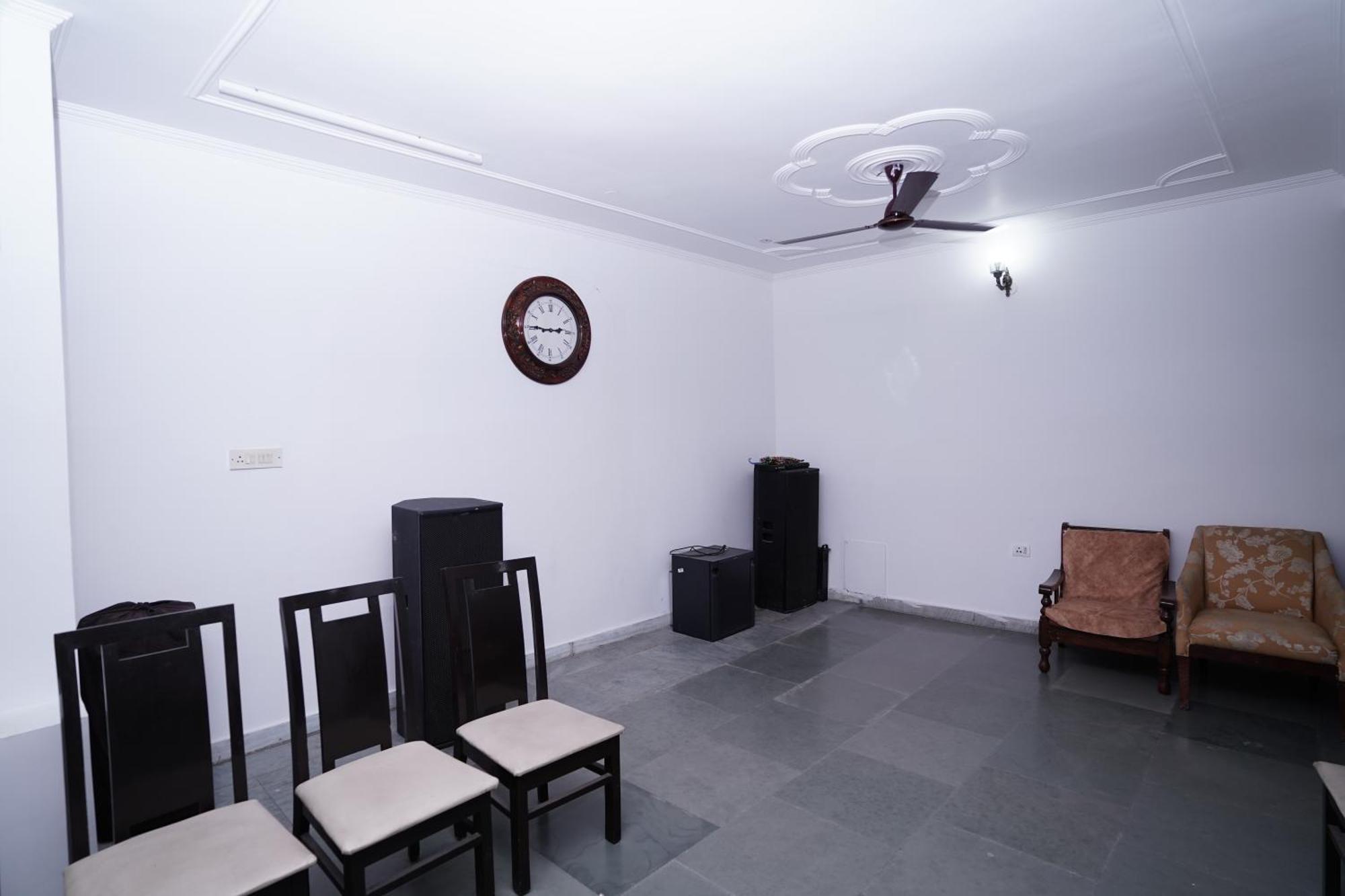 Hotel Lecston @Yashobhoomi Dwarka Sector - 25 Metro Station Delhi  Bagian luar foto