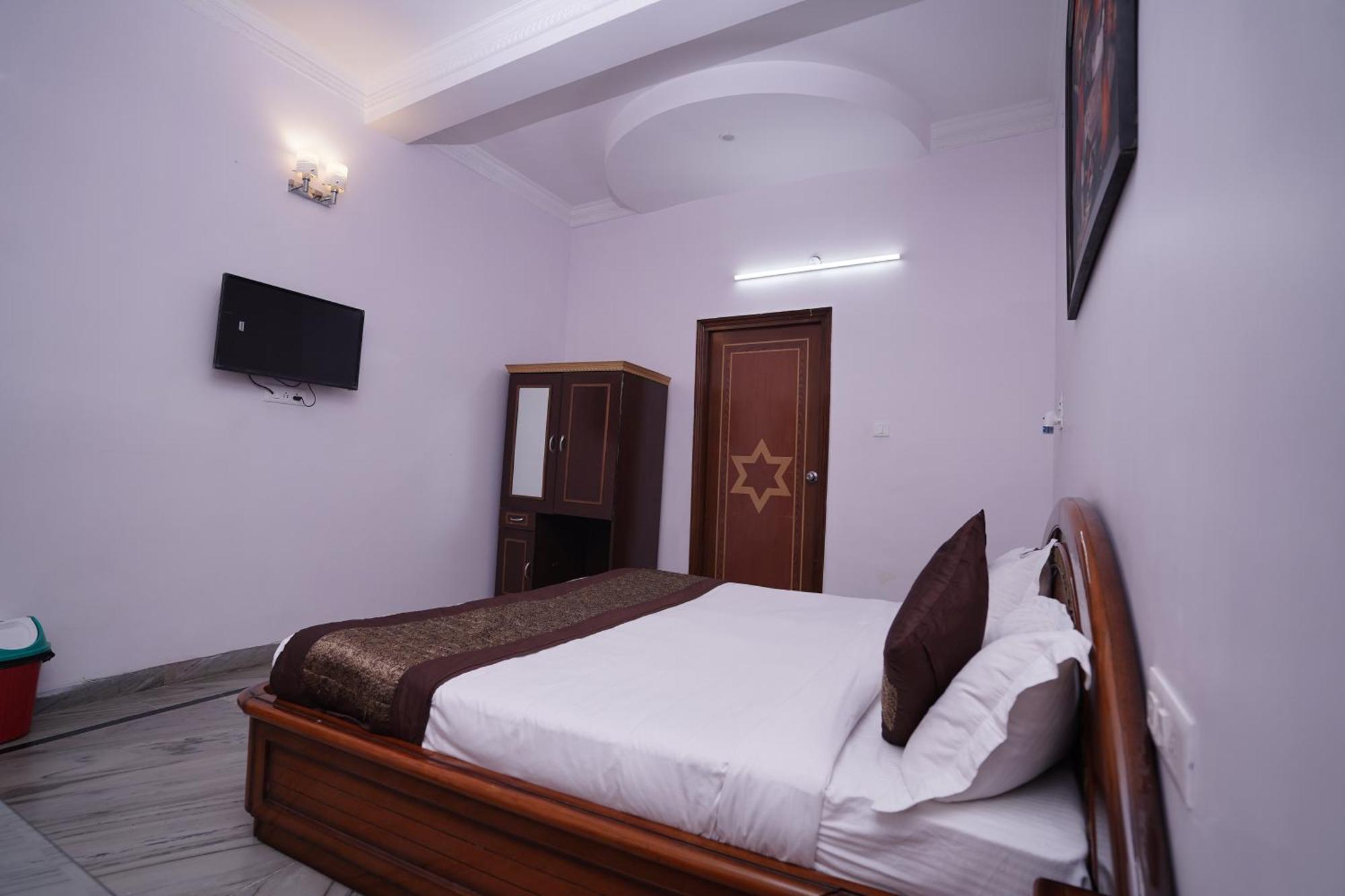 Hotel Lecston @Yashobhoomi Dwarka Sector - 25 Metro Station Delhi  Bagian luar foto